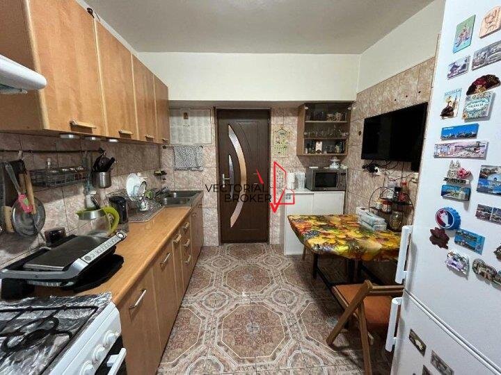 Unirii, Tribunalul Bucuresti, Piata Sf. Vineri, 3 camere decomandat, 5 min. Metrou Unirii.